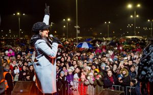 concert-andra_-shopping-city-valcea-300x187
